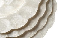 Assiette de service décorative en nacre de Capiz à bords festonnés, blanche, pour table de mariage, vente en gros