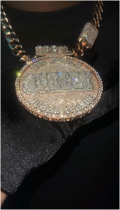 จี้ตัวอักษรทรงกลมแบบกำหนดเอง เครื่องประดับแฟชั่นหรูหรา ประดับเพชรโมอิสซาไนต์ VVS เงินแท้ 925 ชุบทอง 18K สไตล์ฮิปฮอป - Product Image 3