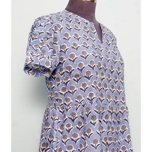 Robe trapèze mi-longue en coton indien imprimé à la main, col en V, manches courtes, pour femme, idéale pour les fêtes, les vacances d'été à la plage - Product Image 5