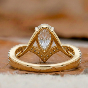 Anillo de compromiso y boda de oro macizo de 14 quilates con diamante solitario en forma de pera, diamantes certificados por IGI, con banda dividida, joyería fina personalizada. - Product Image 3