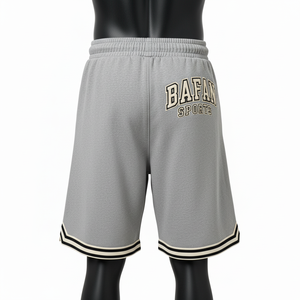 Shorts de basket-ball pour hommes en polyester interlock premium, gris clair avec panneaux rayés, shorts de sport personnalisables avec logo, shorts de basket-ball pour hommes - Product Image 3