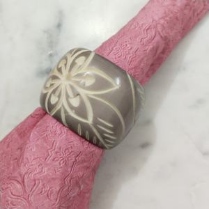 Servilleteros de resina únicos fucsia para todos los días y Decoración de mesa de fiesta, servilleteros redondos de fundición de resina para uso ocasional - Product Image 2