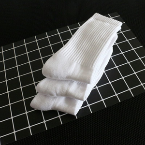 Chaussettes de sport unies en gros pour usine, chaussettes de course douces au toucher, chaussettes mi-mollet personnalisées à motifs imprimés, chaussettes décontractées en coton durable - Product Image 3