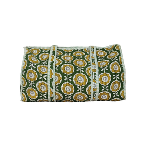 Sac de voyage matelassé en coton vert pied-de-poule avec fermeture éclair et longue poignée - Product Image 1