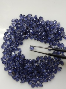 Iolita Natural de 4x3MM, Corte Pera, Gema Púrpura con Efectos Pleocroicos, de la Mejor Calidad, Suelta, para Joyería - Product Image 3