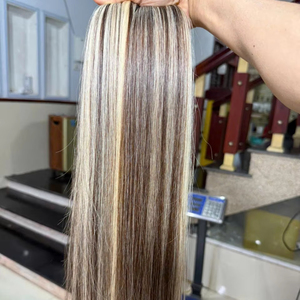 Extensions de cheveux vietnamiens 100% Remy, tissage plat de luxe sans couture, lisses comme des baguettes, coloris Piano. - Product Image 1