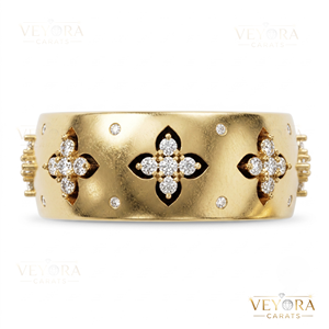 Sofisticado anillo de moissanita con diseño de cuatro hojas, elaborado en plata de ley 925 maciza como un anillo decorativo de lujo. - Product Image 2