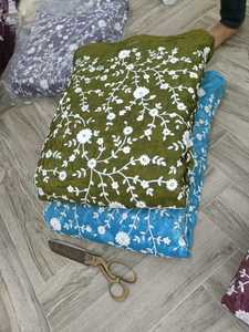 Tissu à broder décoratif avec des motifs de fils artistiques, des détails complexes et une texture élégante pour les occasions ethniques et festives. - Product Image 2
