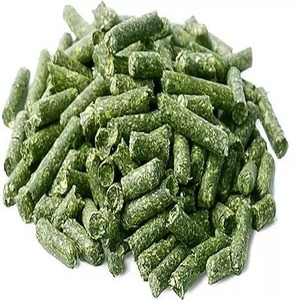 Pellets/Cubos de Alfalfa de Alta Calidad para Caballos, Ganado, Cerdos y Peces - Empaque a Granel - Product Image 1