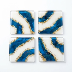 Ensemble de sous-verres en résine géode bleu et or de luxe, sous-verres carrés personnalisés en époxy agate pour la décoration moderne de la maison, tapis de table - Product Image 1