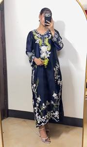 Robe Abaya brodée pour femmes, robe longue à manches longues, col en V, vêtements musulmans pour fête, mariage - Product Image 3