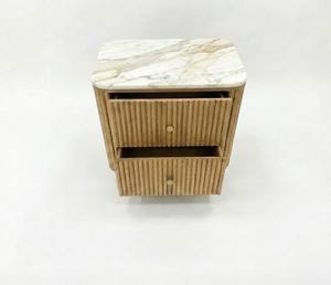 Table d'appoint/bord de lit moderne à 2 tiroirs en chêne écologique avec plateau en MDF et caoutchouc marbré, 5+ compartiments, design dynamique pour salles à manger et espaces de vie - Product Image 6