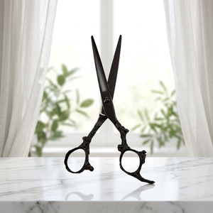 Ciseaux de coiffure professionnels en acier inoxydable de style Dragon, personnalisés, noirs, pour droitiers, à lame affûtée, avec manche moyen - Product Image 1