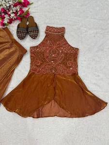 Conjunto Sharara con Cuello Halter Bordado en Color Marrón para Mujer, Traje Étnico de Diseñador para Fiestas, Traje Palazzo para Bodas, Vestido Indio de Lujo - Product Image 5