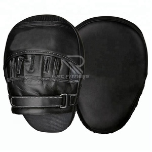 Cible de frappe en cuir noir et blanc sur mesure pour arts martiaux, boxe, MMA, karaté – Confortable pour l'entraînement et la pratique - Product Image 4
