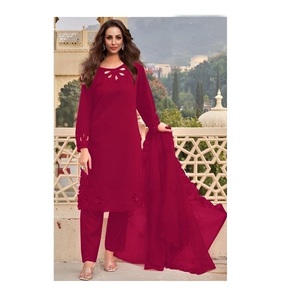 Costumes exclusivement pakistanais d'excellente qualité Collection de tenues de fête et de fête disponible au meilleur prix - Product Image 1