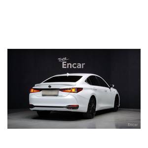 Lexus ES F-Sport 2024 con Paquete de Diseño, Volante a la Izquierda, Asientos de Cuero, Cámara Trasera, 33,670 km - Product Image 2