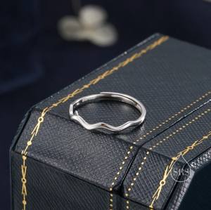 Anillo Delgado de Plata de Ley con Diseño de Onda, Talla Ajustable, Anillo Minimalista Delicado - Product Image 5