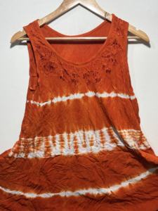 Túnica Boho sin Mangas con Estampado Tie Dye Naranja para Mujer, con Cuello Redondo |   Vestido Casual Holgado con Corte Evase para Verano - Product Image 3