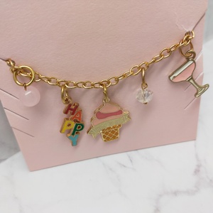 Bracelet à breloques avec breloques et perles en forme de cône de crème glacée joyeux et de cocktail – Idéal pour le quotidien et les célébrations - Product Image 2