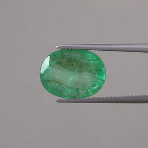 Esmeralda Natural Certificada IGI, Venta al por Mayor, Corte Ovalado de 6.45 Quilates, 15x11.5mm, Excelente Calidad, Verde Claro, Tratada con Calor, para Joyería - Product Image 1