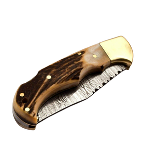 Couteau pliant artisanal en acier Damas avec manche en corne de cerf, couteau de poche pour le camping, la chasse et les activités de plein air - Product Image 3