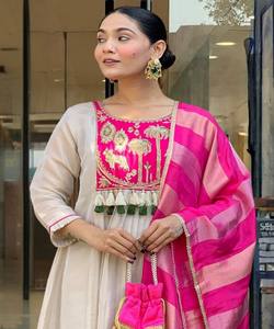 Conjunto de ropa festiva de algodón de lujo con bordado de lentejuelas y tejido, top, pantalón y dupatta, en stock, lo último en diseño, prenda étnica, rosa - Product Image 4