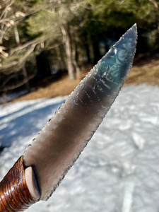 Couteau de chasse/camping en acier Damas forgé, finition artisanale, manche en bois et corne de cerf, service OEM accepté, cadeau idéal pour les partenaires - Product Image 2