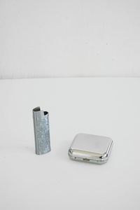 Cendrier en métal élégant fait à la main avec une finition lisse - Product Image 5