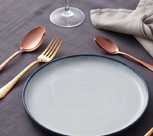 Ensemble de couverts modernes à finition martelée, or rose, compatibles lave-vaisselle, pour mariage et usage quotidien - Product Image 3