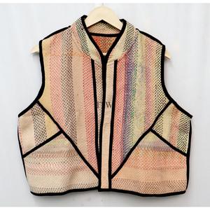 Gilet pour femme en coton Kantha matelassé fait main, écologique, respirant, en textile indien, patchwork, color-block, col rond, style vintage - Product Image 1