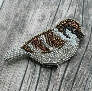 Broche de Lujo con Bordado Artesanal y Cuentas, con Bordado de Cuentas Cosido a Mano Único - Product Image 4