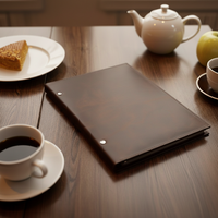 Couverture et porte-menu en cuir premium personnalisés, couleur marron, avec option de logo personnalisé, en vente au prix de gros
