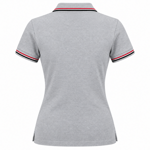 เสื้อโปโลแขนสั้นสีเทาสำหรับผู้หญิง Fly Humble Sportswear พร้อมขอบสีแดงดำและโลโก้ปักด้านหน้า ผ้าปิเก้ลำลอง - Product Image 3