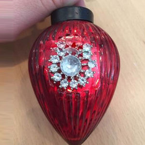 Ornement de Noël suspendu de couleur rouge élégante, design standard, style moderne, boîte, produit Père Noël, pour les meilleures ventes - Product Image 1