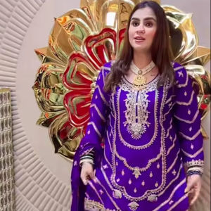 Salwar Kameez Moderno con Bordado Intenso, Seda Chinnon Pura con Trabajo de Lentejuelas, Bordado Completo, para Bodas y Fiestas - Product Image 1