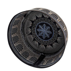 Chapeau de prière musulman de qualité export pour hommes, en coton doux et respirant, style Kufi, commandes en gros, fabriqué au Pakistan - Product Image 2