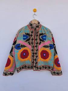 Chaqueta de Terciopelo para Mujer a Precio Bajo, Bordado Floral Suzani Hecho a Mano, Estilo Boho Chic, Kimono Reversible, Regalo para Ella - Product Image 1