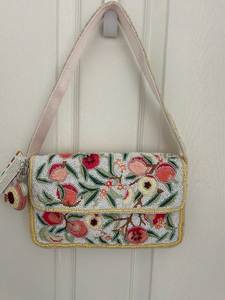 Sac à bandoulière brodé coloré avec des perles et un motif floral complexe pour les mariages, les fêtes et les événements du soir - Product Image 2