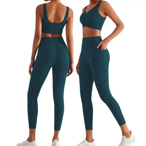 Conjuntos de yoga de secado rápido y transpirables para gimnasio, conjuntos de yoga de talla grande, tops de entrenamiento con patrón sólido, conjuntos de yoga de 3 piezas sin costuras. - Product Image 2