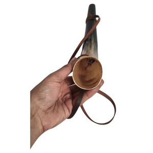 Auténtico Cuerno de Guerra Vikingo - Cuerno Natural de Buey Hecho a Mano con Correa de Cuero - Corneta Medieval para Decoración y Reenactamiento - Product Image 2