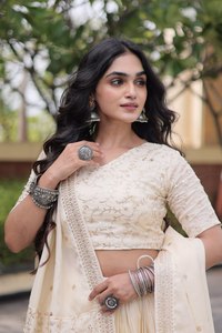 Conjunto de Lahenga Choli de satén premium Glory para mujer, con bordado Zari y lentejuelas, con dupatta. - Product Image 6
