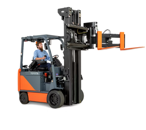 Montacargas con torreta Core Electrics con capacidad de elevación de 2,500 lb para apilamiento en ángulo de 90 grados en pasillos estrechos de alta densidad - Product Image 3