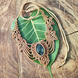 Collar de Macramé Hecho a Mano con Colgante de Labradorita y Cuerda de Cáñamo, Ajustable, Estilo Boho, Joyería Curativa - Product Image 1