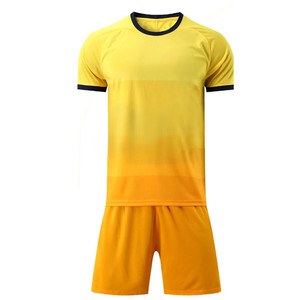 เสื้อฟุตบอลผู้ชายราคาส่ง รุ่นล่าสุด ขายดี ผ้ากันยับ ทนทาน - Product Image 1