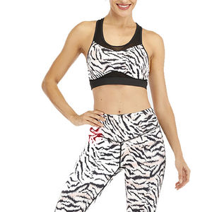 Ropa deportiva para mujer, conjunto de dos piezas de poliéster Power Flex para gimnasio, entrenamiento de yoga, traje deportivo cómodo para damas. - Product Image 3