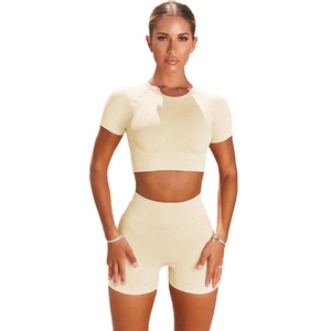 Ensemble de sport athlétique deux pièces pour femme : haut court de yoga sans couture à taille haute élastique et leggings doux, respirants et unis - Product Image 6