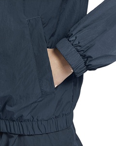 Veste de safari en toile imperméable et coupe-vent pour homme avec logo imprimé sur le devant et capuche pour une utilisation en extérieur en hiver - Product Image 3