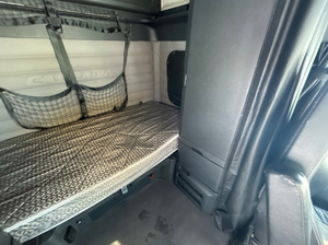 Tractor Automático con Cabina Dormitorio T12664ST 6x4 de 2019 en Excelentes Condiciones, 618,379 Millas - Product Image 6