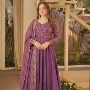 Traje Anarkali de Diseñador, Lino Cosmos Pesado con Bordado y Lentejuelas, de Secado Rápido, para Fiestas y Bodas, con Pantalón y Dupatta, Completamente Cosido - Product Image 1